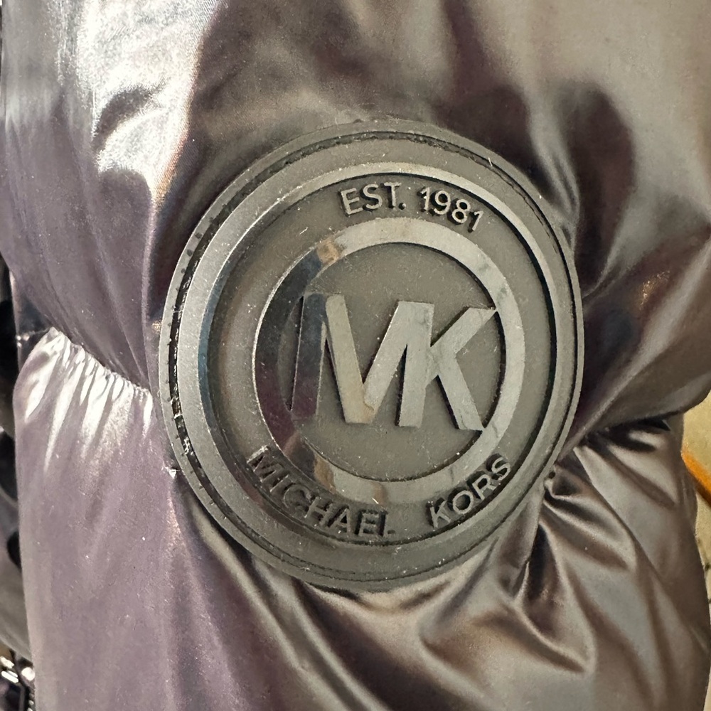 Woman Micheal Kors hooded  puffer jacket size large. Down/fathers fill no tags - Picture 9 of 10